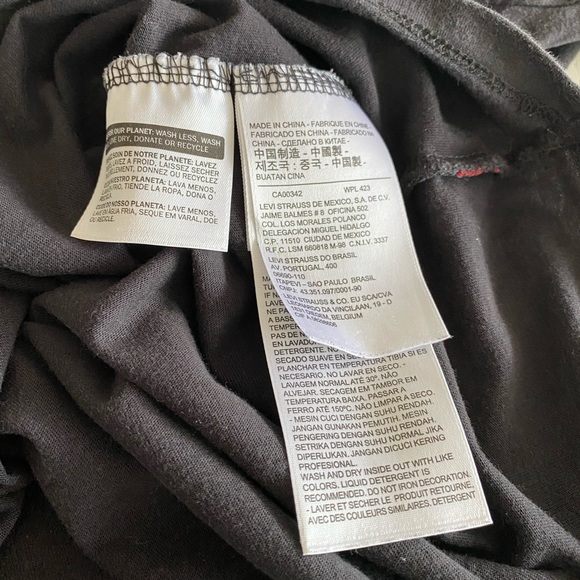 ‼️ REDUCED ‼️ Authentic LEVIS Short Sleeve T-Shirt - Picture 5 of 6